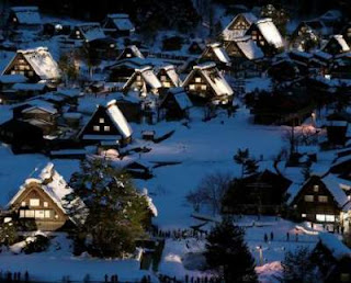 Desa Lampu Malam di Shirakawa-Go Desa Lampu Malam di Shirakawa-Go