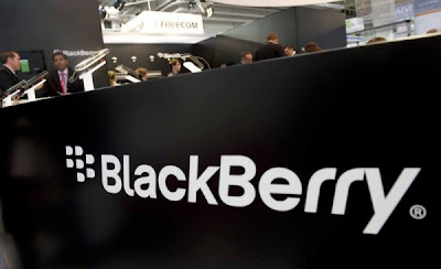 BlackBerry presenta BlackBerry Secure Para la seguridad móvil de la IoT empresarial Blackberry dio a conocer una completa plataforma de seguridad móvil para una amplia variedad de dispositivos de la Internet de las cosas conectados a empresas. BlackBerry Secure, un software de seguridad móvil y servicios relacionados, combinará tecnologías clave de las más recientes adquisiciones de BlackBerry como WatchDox, AtHoc, AtHoc y Encription. La empresa detalló sus esfuerzos en una entrada de blog. Blackberry destacó que el nuevo enfoque simplificará la administración y seguridad de los teléfonos inteligentes, tabletas, sensores y dispositivos industriales, entre otros objetos, que llama la “Empresa de las cosas”. Con
