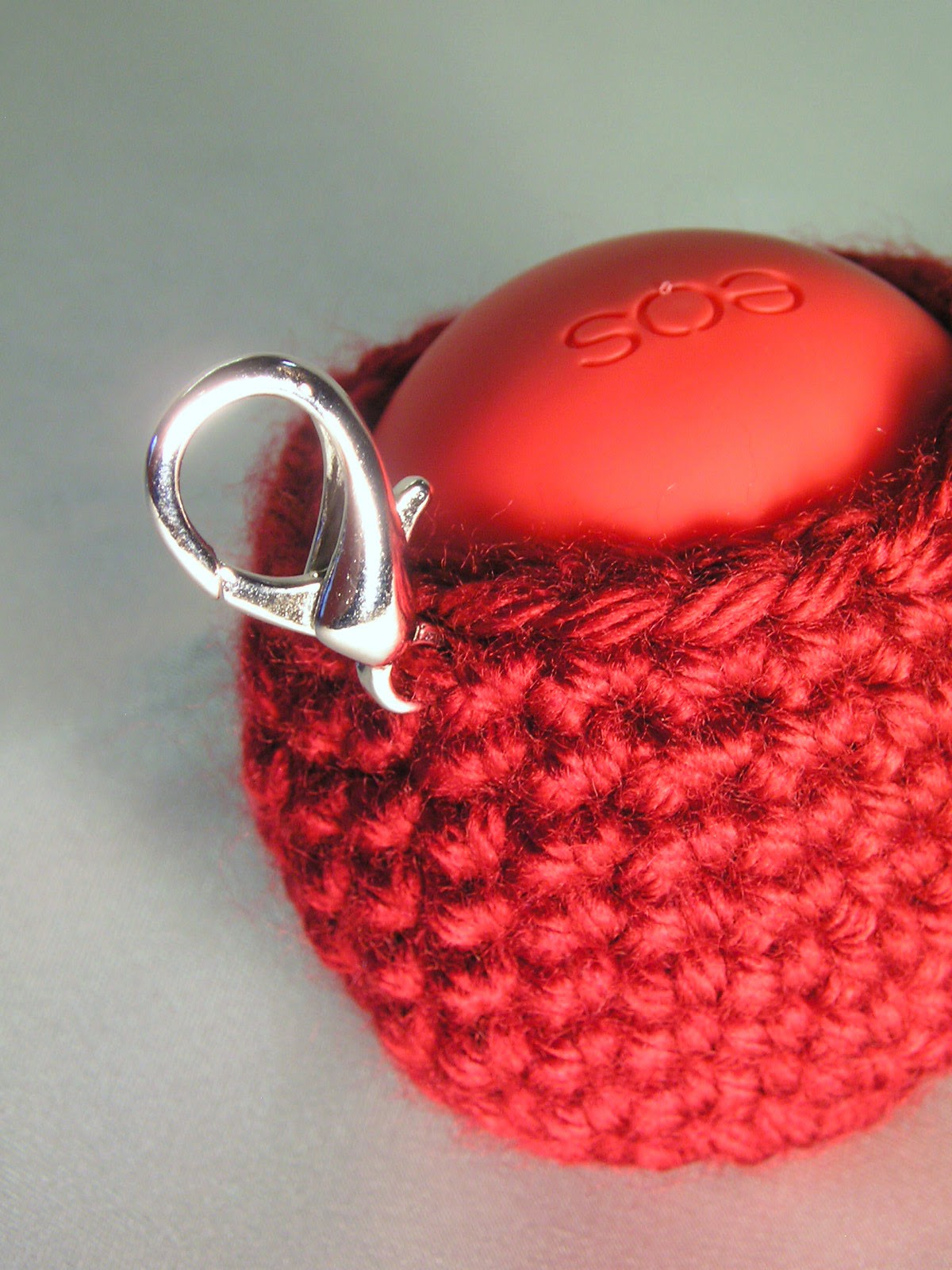 laws-of-gravity-eos-egg-lip-balm-holder-pattern