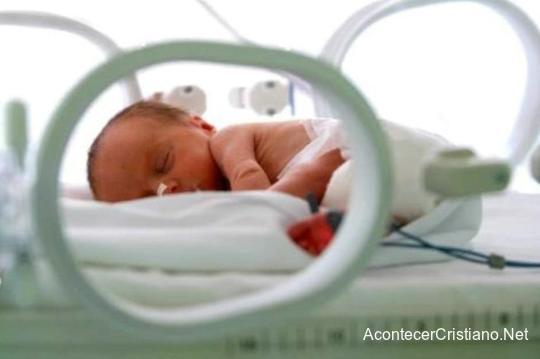 Bebé en incubadora vuelve a vivir tras oración