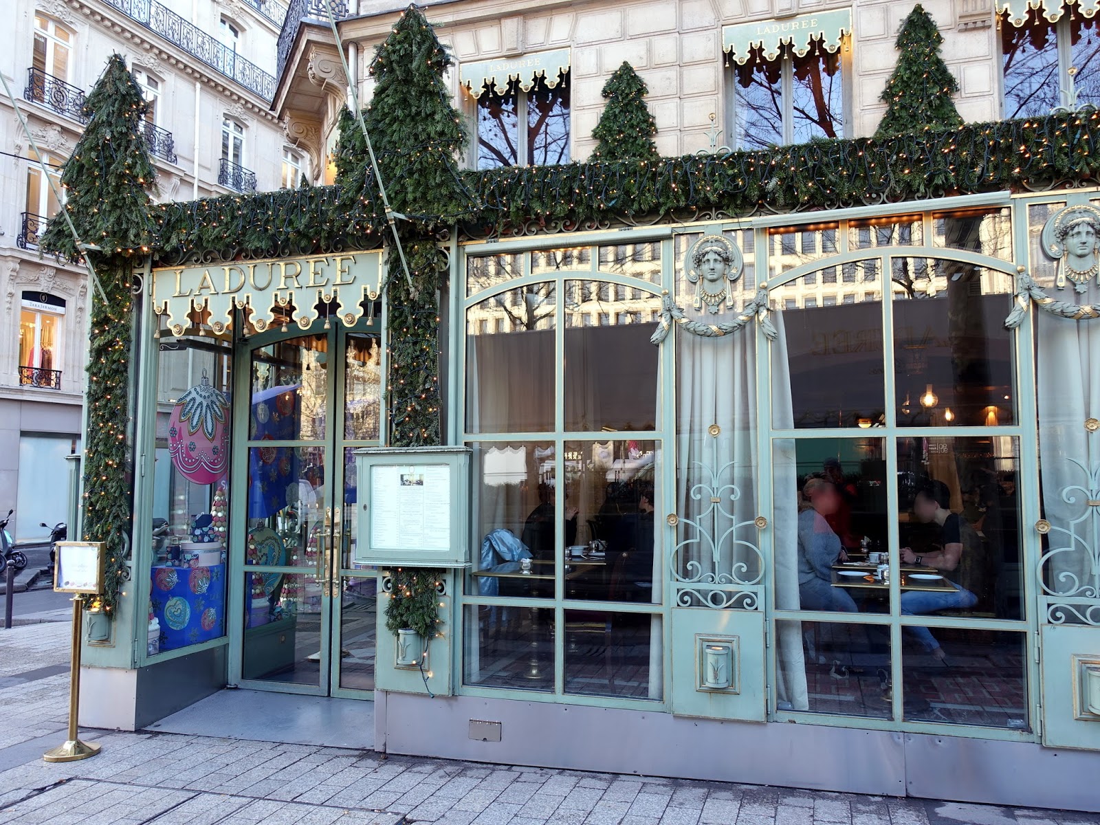 Ladurée Paris Champs Elysées (Paris, FRANCE) ★★★★☆ A traveling foodie's gastronomic diary from