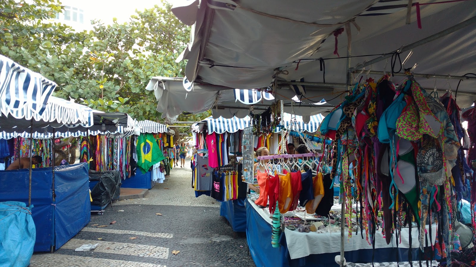 Dica de Turismo Feirinha de Copacabana (Feira Noturna de Copacabana) Rio de Janeiro Dica de Turismo Feirinha de Copacabana (Feira Noturna de Copacabana) Rio de Janeiro