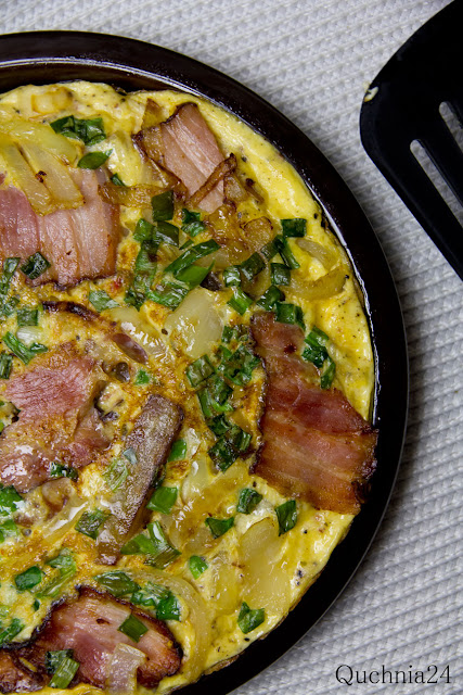 fritatta z boczkiem i cebulą fritatta swojska z ziemniakami