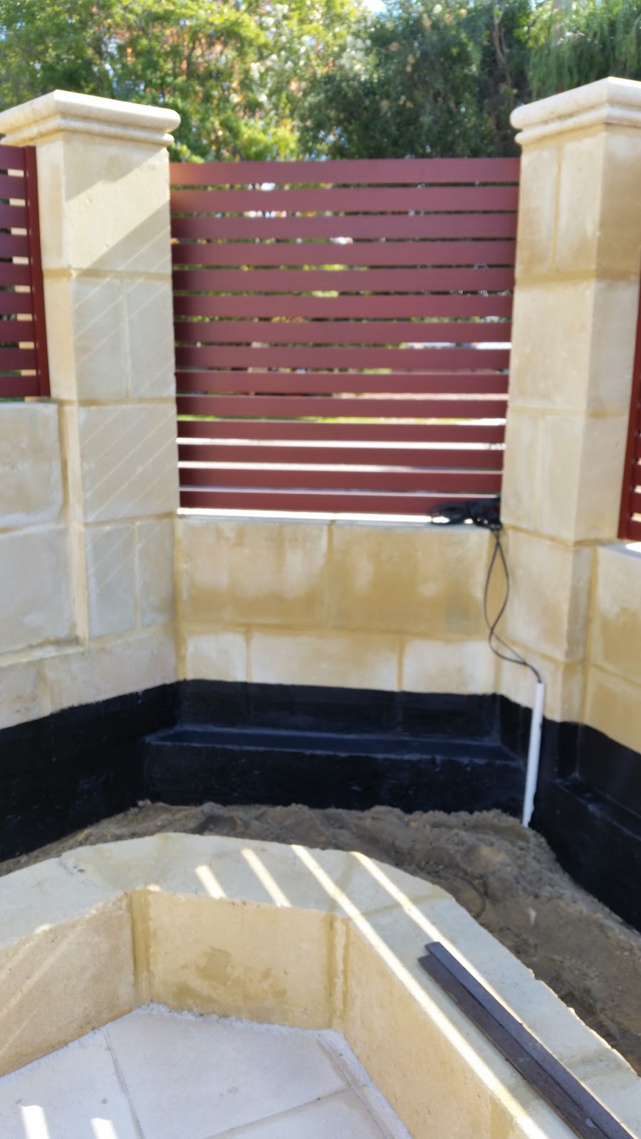 Jarrah Jungle Courtyard Garden Waterproofing The Limestone Garden Bed