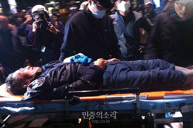 경찰 물대포 맞고 쓰러진 농민 생명 위독 (주의) | 인스티즈