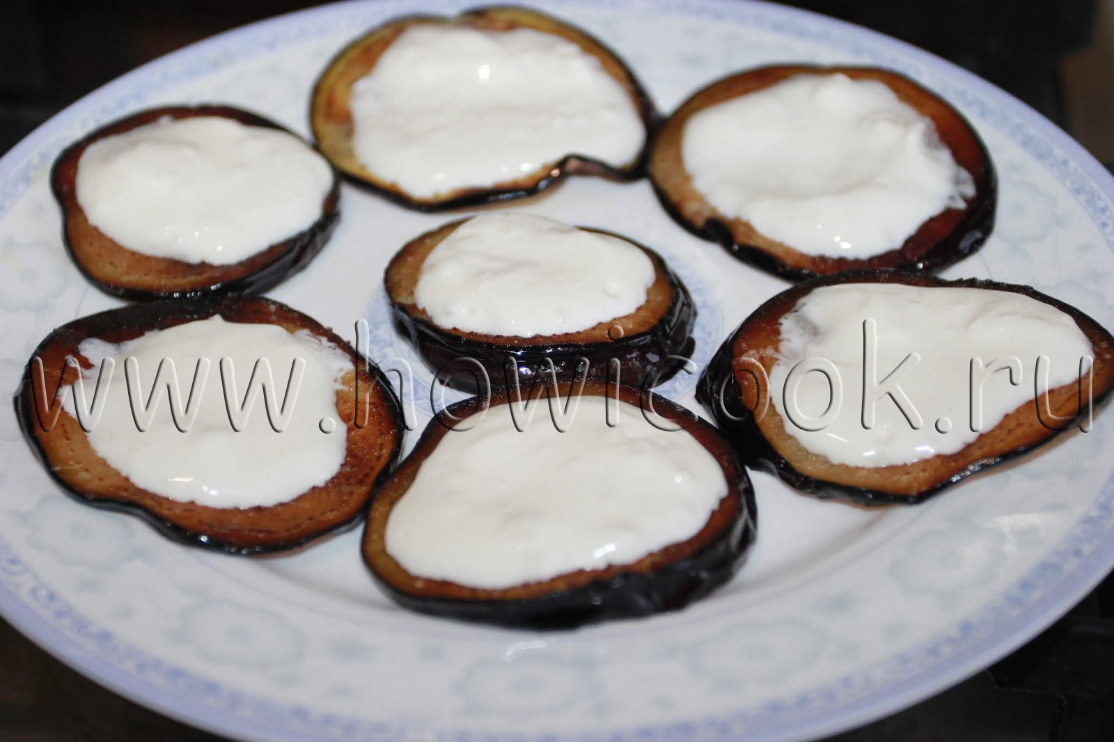 Язык, запеченный с баклажанами