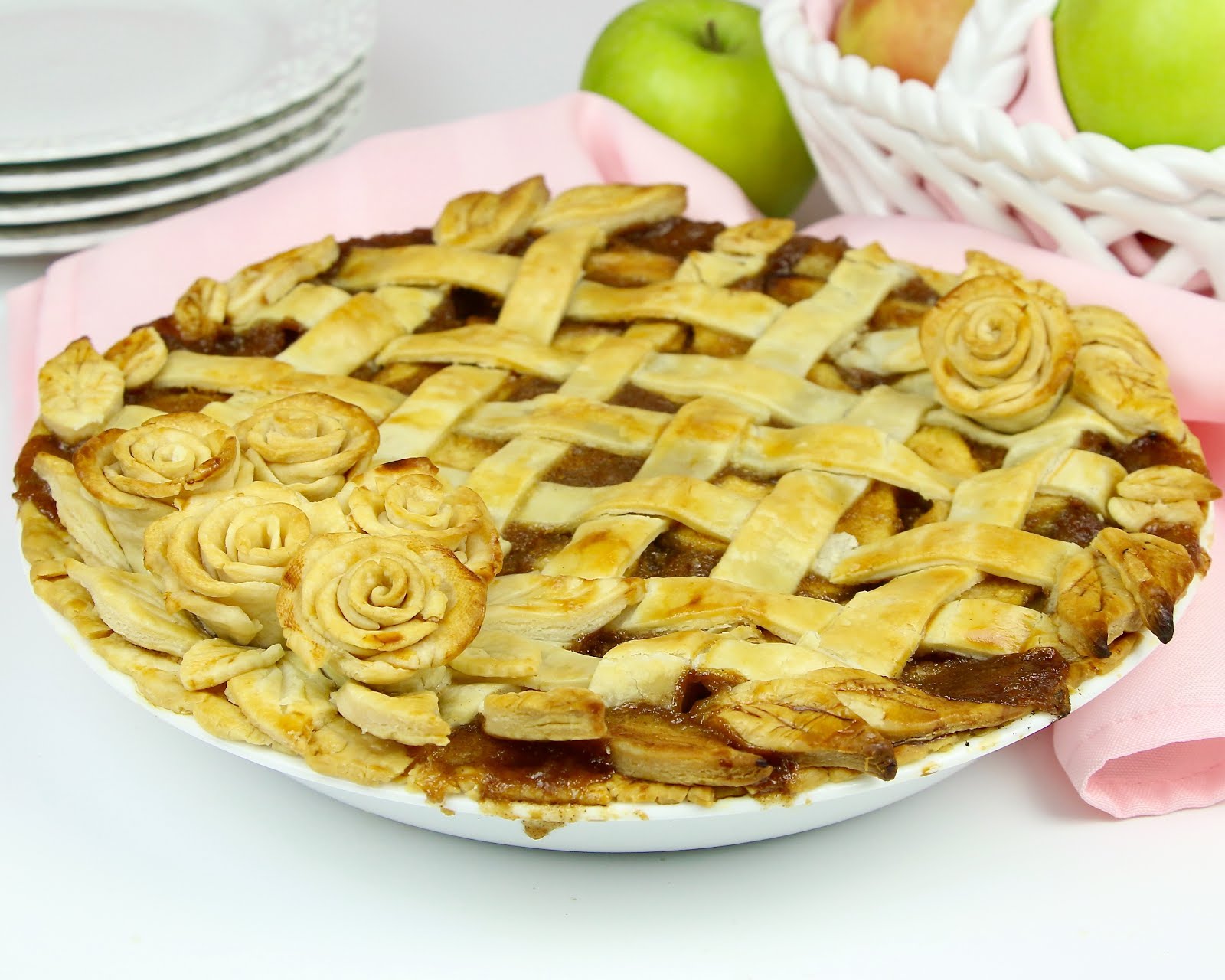 {VIDEO} THE BEST Apple Pie with Diamond Lattice Top and Pie Crust Roses