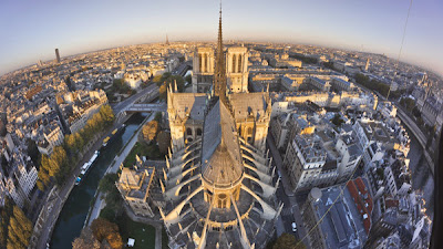 http://www.pelerin.com/Un-patrimoine-pour-demain/Reserve-aux-inscrits/Vu-du-ciel-une-collection-de-diaporamas-inedits/Les-cathedrales-vues-du-ciel/Notre-Dame-de-Paris-vue-du-ciel