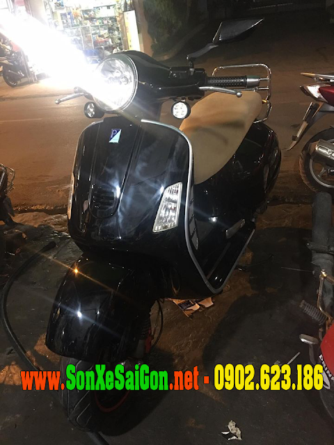 Mẫu sơn xe Vespa GTS màu đen bóng mạnh mẽ cực đẹp