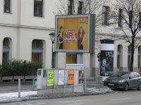 Wien, Vienna, Bécs, Austria, Mariahilferstrasse, Österreich, Mariahilfer Straße, vásárlóutca, Mahü, billboard, reklám, reklámtábla, plakátok, óriásplakát
