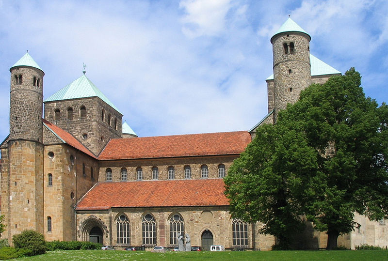 Kościół św Michała W Hildesheim Sztuka i literatura: 1010-1033 r. Kościół św. Michała w Hildesheim.