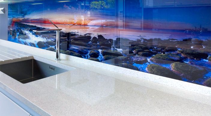 Tổng hợp những mẫu vách bếp kính cường lực in tranh 3D đẹp hết ý Tổng hợp những mẫu vách bếp kính cường lực in tranh 3D đẹp hết ý