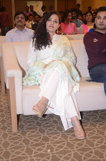 nitya menon at 100 days of love audio launch nitya menon at 100 days of love audio launch