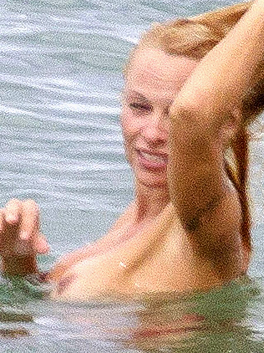 Pamela Anderson Topless