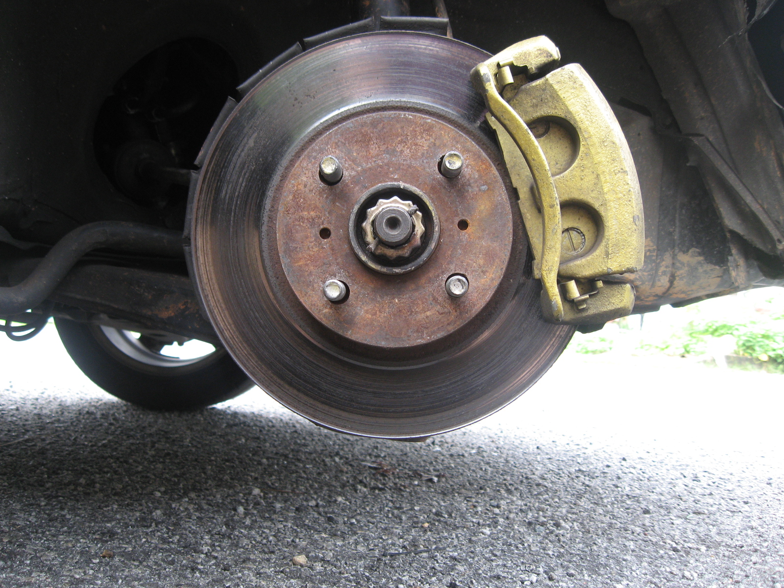 AE111 twin pot replacing front disc and brake pad