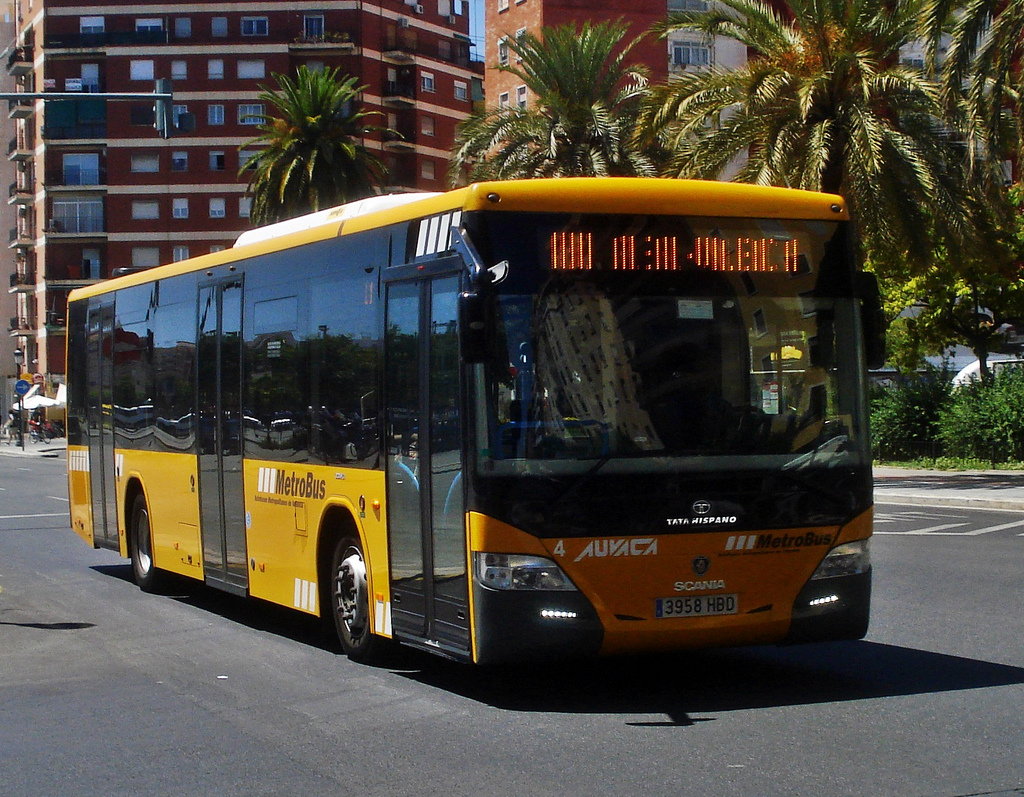 Автобус 1024. Городской автобус в Испании. Транспорт Испании. Общественный транспорт в Испании. Общественный транспорт испанский.