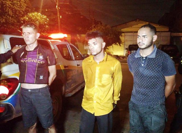 FORÇA TÁTICA – Trio em automóvel é preso com pistola 3 FORÇA TÁTICA – Trio em automóvel é preso com pistola