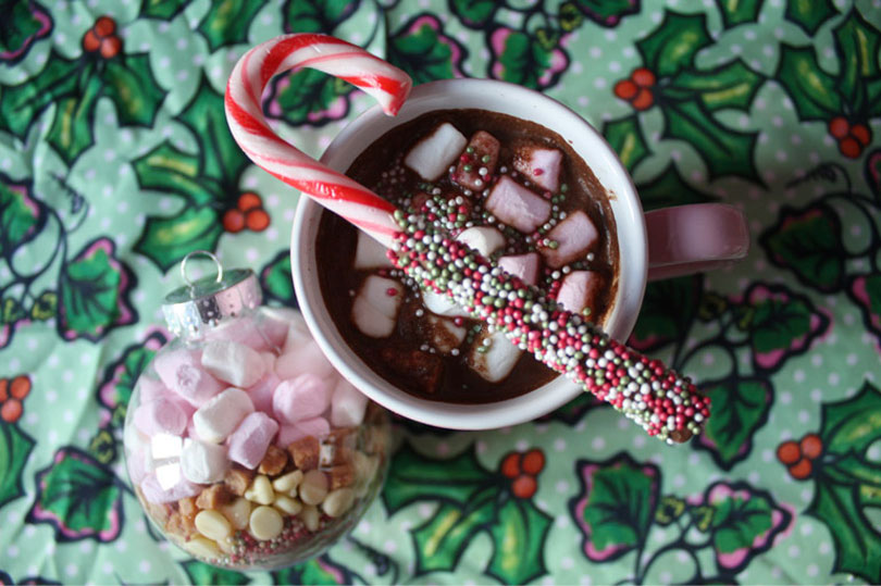 diy festive hot chocolate baubles
