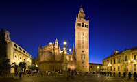 Fuente: https://www.spaintraveltourism.com/sevilla/catedral-y-giralda-de-sevilla/ Minarete adaptado a campanario