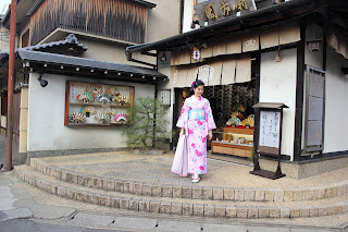 Memakai Kimono