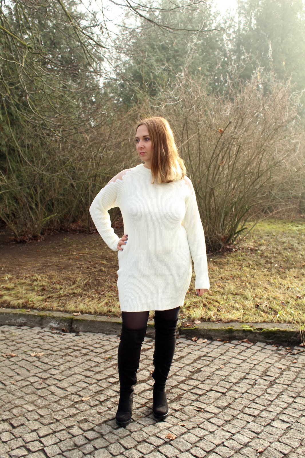 Sweterkowa sukienka z koronką i męskie spodnie jogger ze sklepu ROSEGAL + zniżka na zakupy