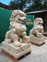 Patung lion dog dari batu alam paras jogja, batu putih