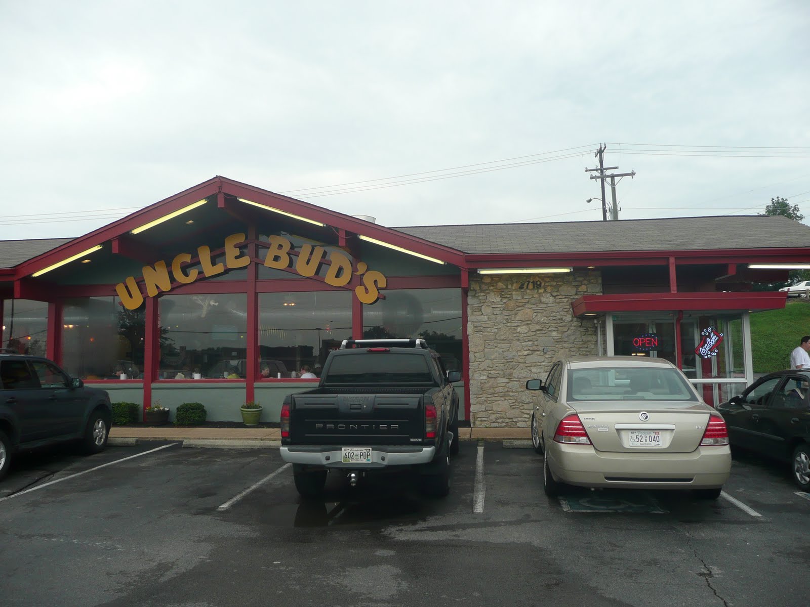 PIG OUT SPOTS Uncle Bud's Catfish Shack (Nashville, TN)