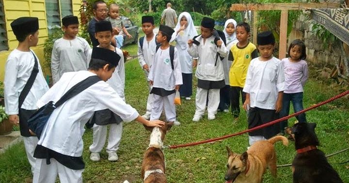 Rakyat Post: Gambar Anak-Anak Sekolah Agama Johor 'Diajar 