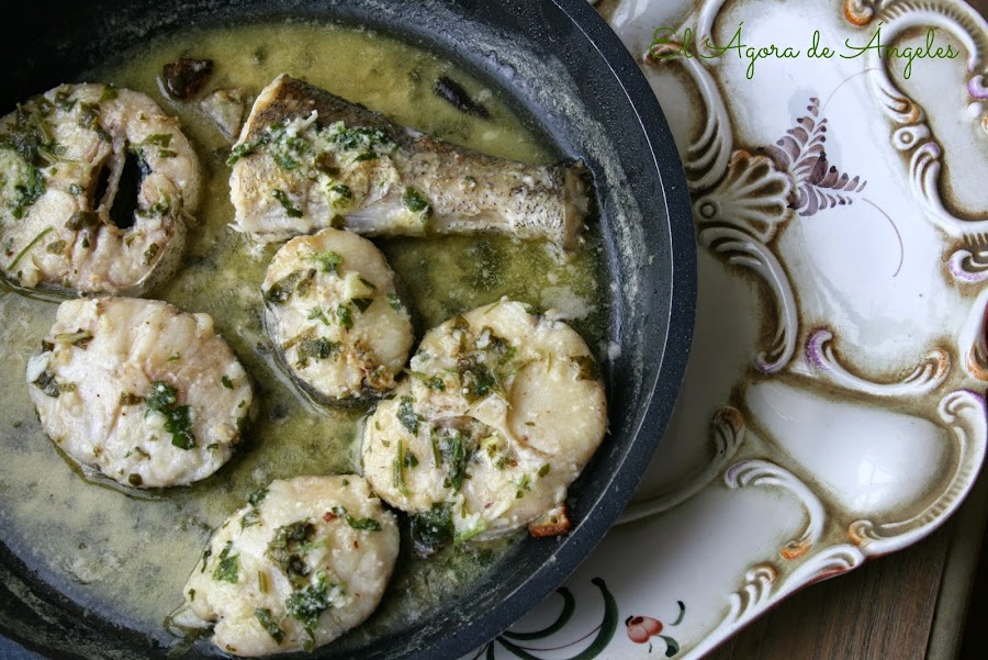 merluza, salsa de almendras,queso parmesano