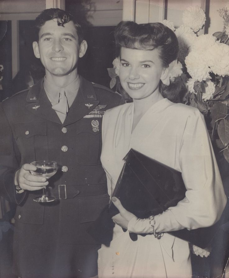 World War II in Pictures Wartime Couples