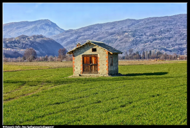 Small house - photographic processing (288)