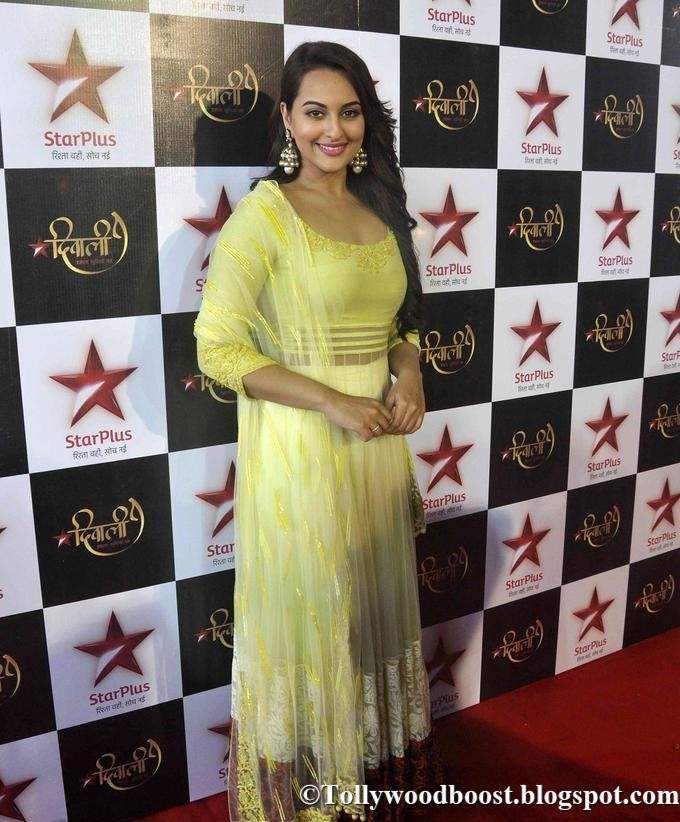 Marathi Actress Sonakshi Sinha At Star Plus TV Show In Yellow Dress