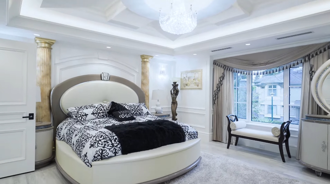 75 Interior Design Photos vs. 1487 Minto Crescent, Vancouver Luxury Mansion Tour