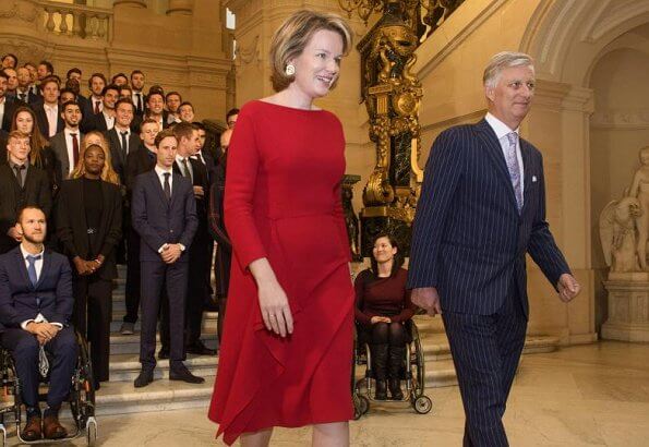 CASA REAL BELGA - Página 83 Mathilde-in-red-natan-dress-2