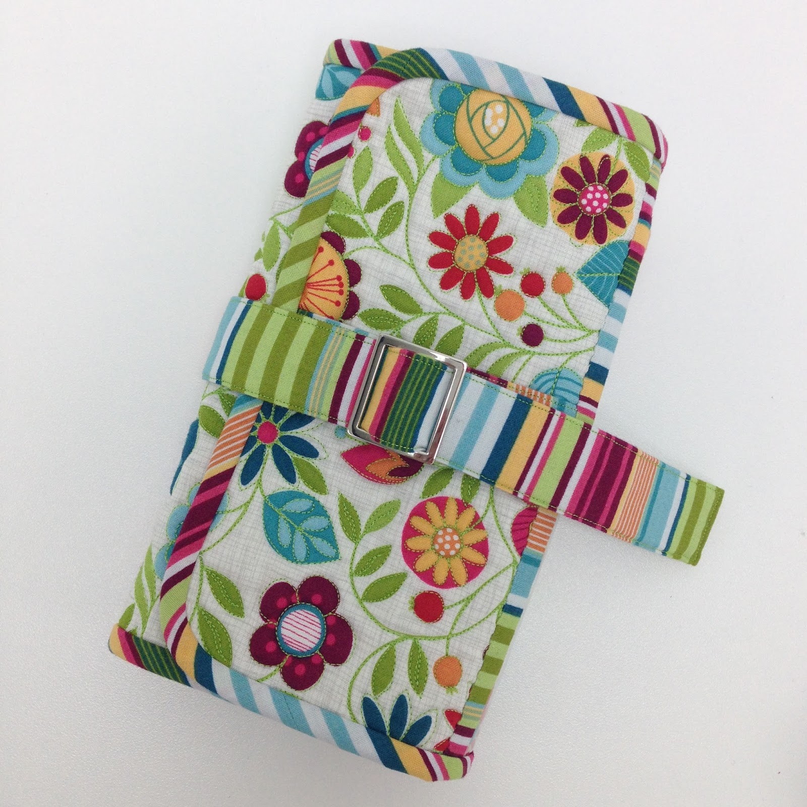 The Free Motion Quilting Project Quilted Zipper Organizer with Quilty Box