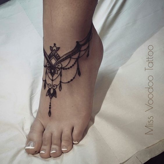 Beautiful Henna Tattoo Designs on Leg