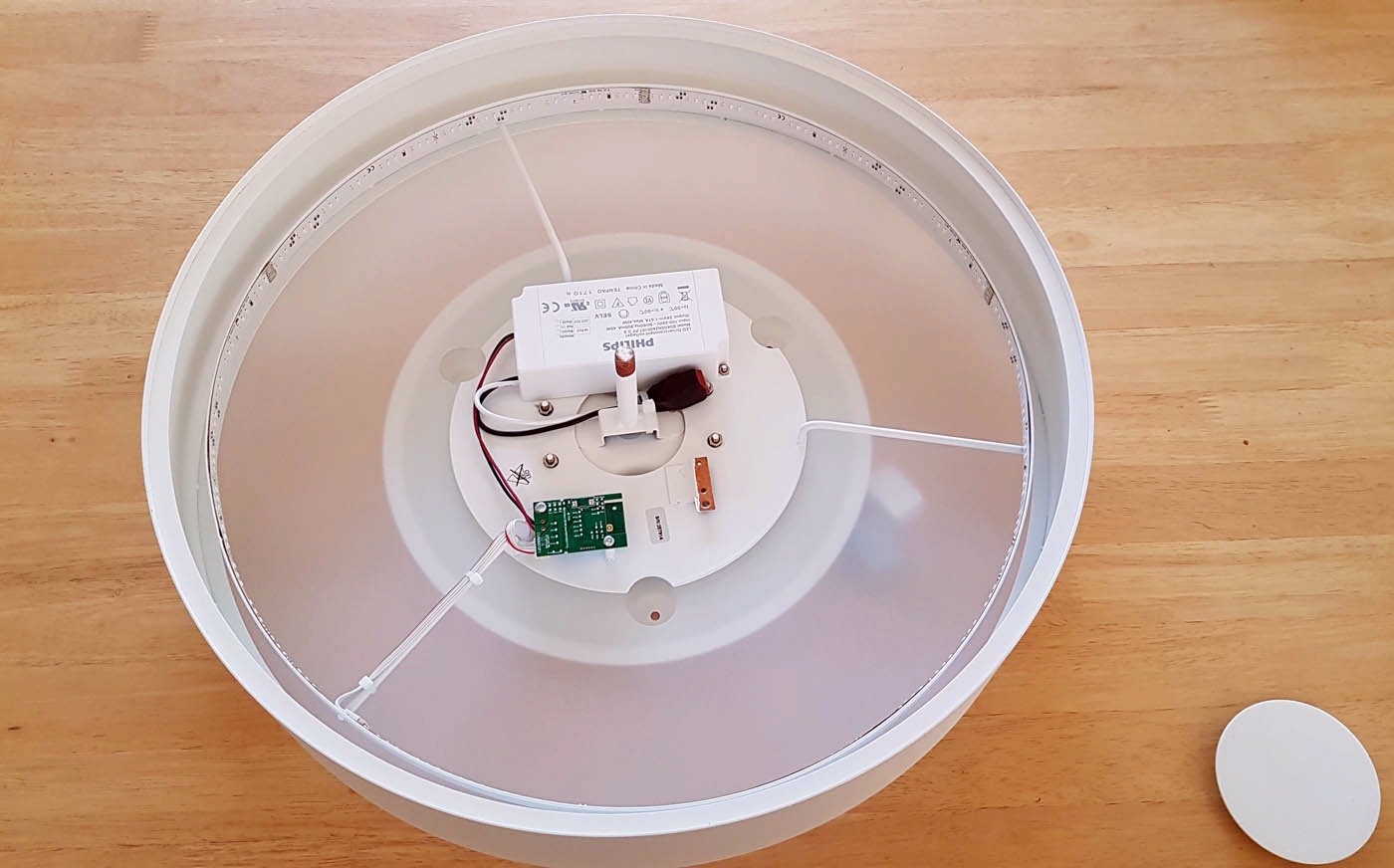 Bittimittari: Philips Hue Fair -kattolamppu