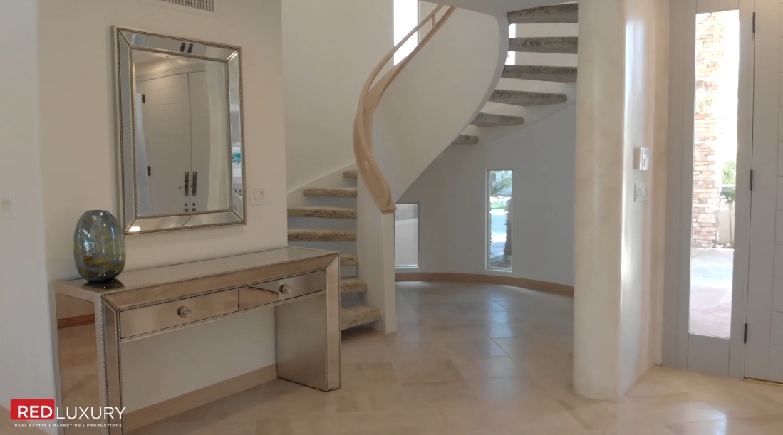 Tour 39 Princeville Ln, Las Vegas vs. 25 Interior Design Photos