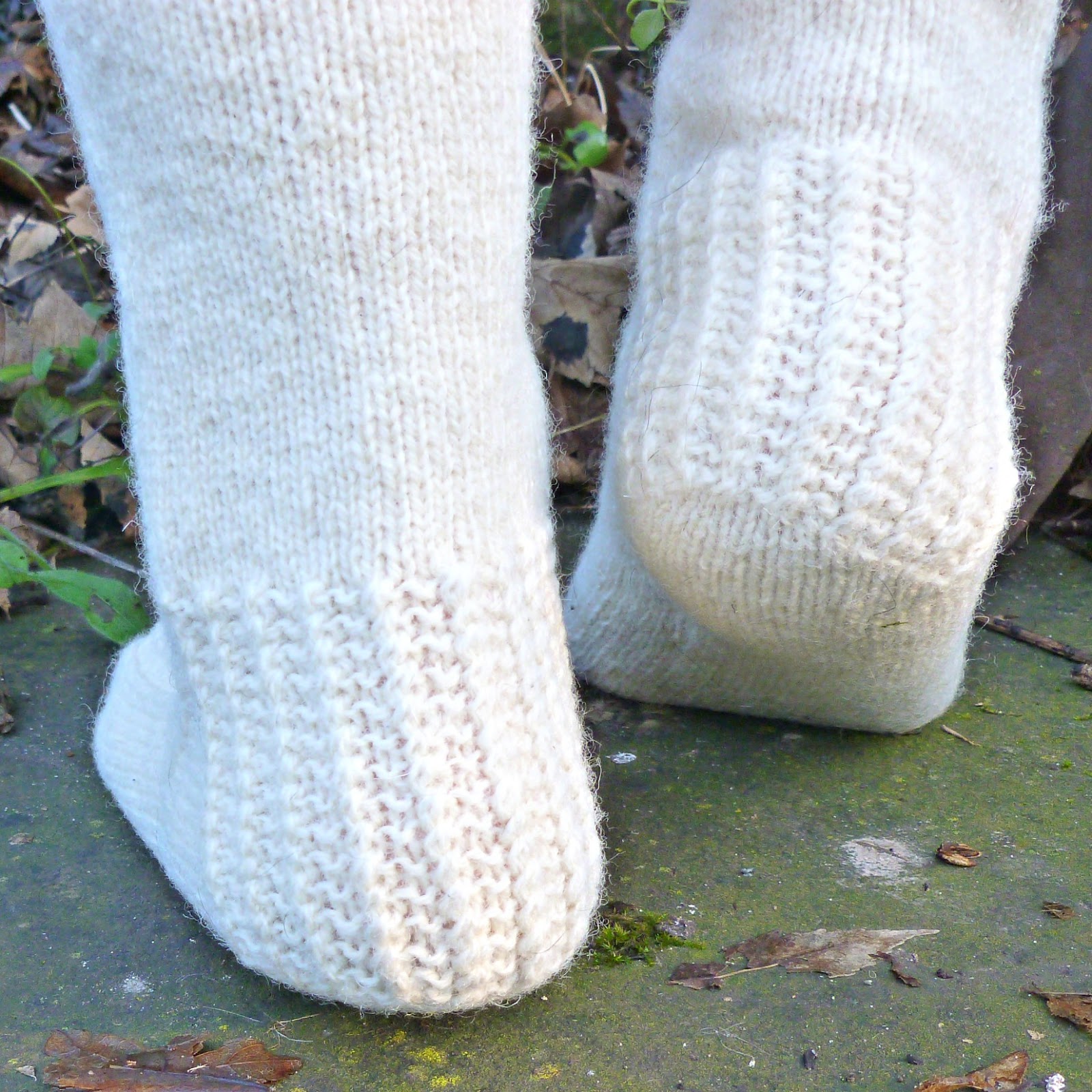 Easy Cable socks tutorial getting started Winwick Mum