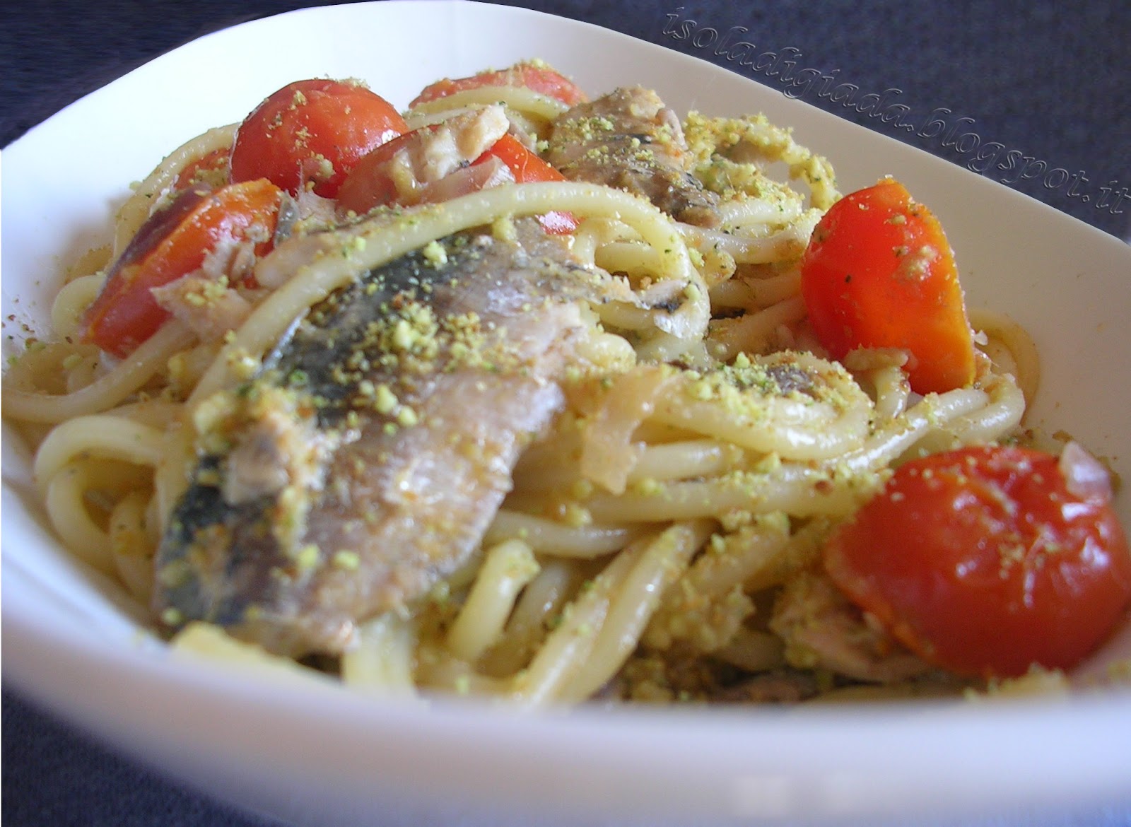 L'isola di Giada SPAGHETTI CON SARDE e POMODORINI