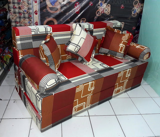 Sofa bed inoac motif sirkuit coklat Sofa bed inoac motif abstrak sirkuit coklat