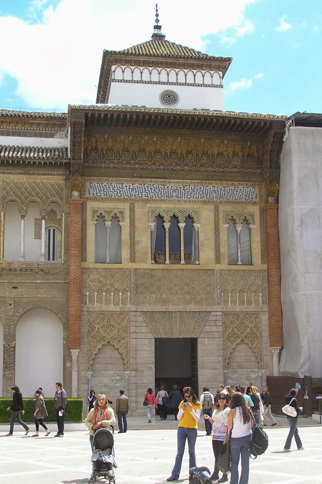 Portada del Palacio de Pedro I, en el Patio de la Montería. Portada del Palacio de Pedro I, en el Patio de la Montería.