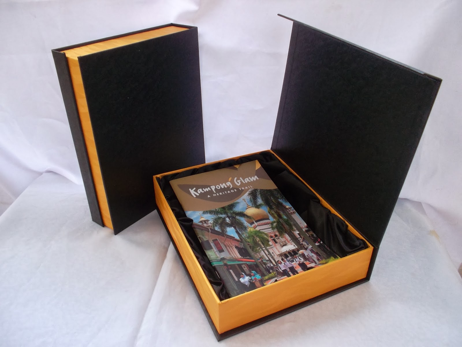 Singapore Gift Boxes Black rectangle box with gold border
