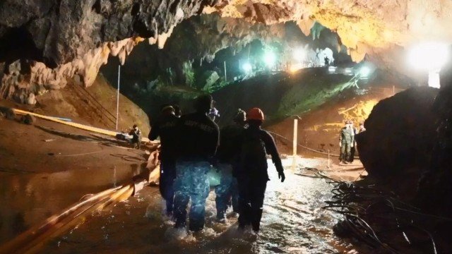 Marinha tailandesa posta vídeo de resgate