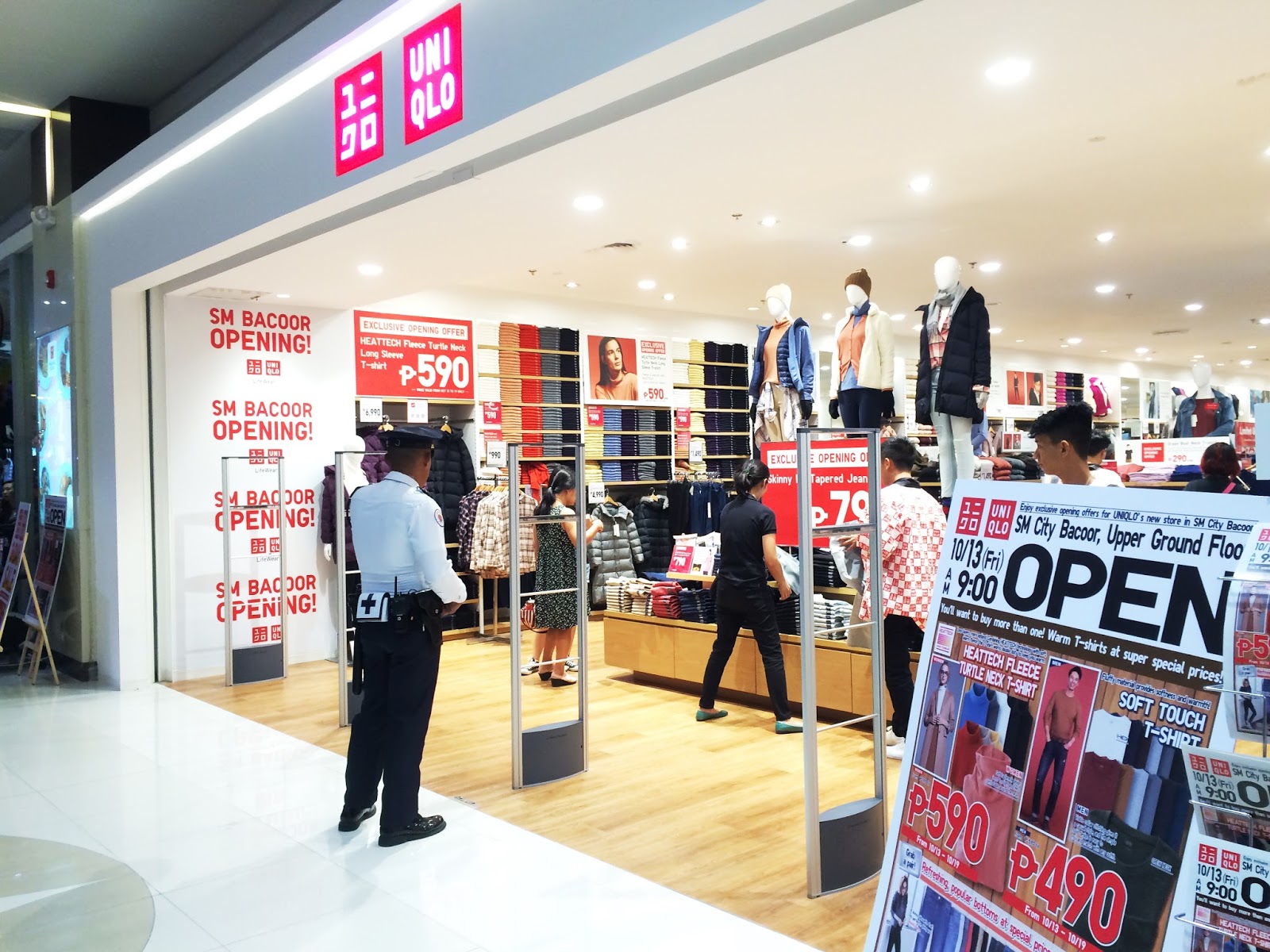 UNIQLO OPENS AT SM CITY BACOOR THE DEKSBOOK