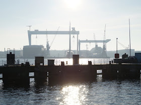 Silhouette Kiel HDW Kräne Kiellinie