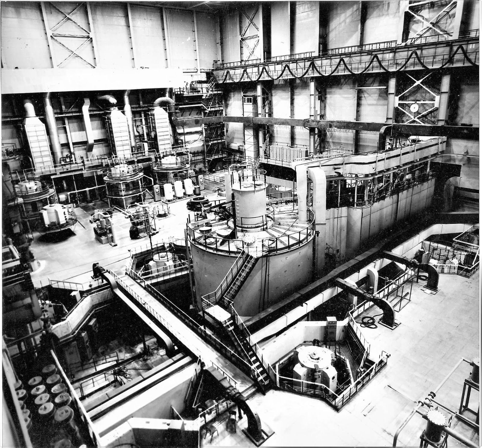 Первая в мире на быстрых нейтронах. БН-350 реактор. БН-350 Шевченко. ТВС реактора БН-350. ТВС реактора БН-600.