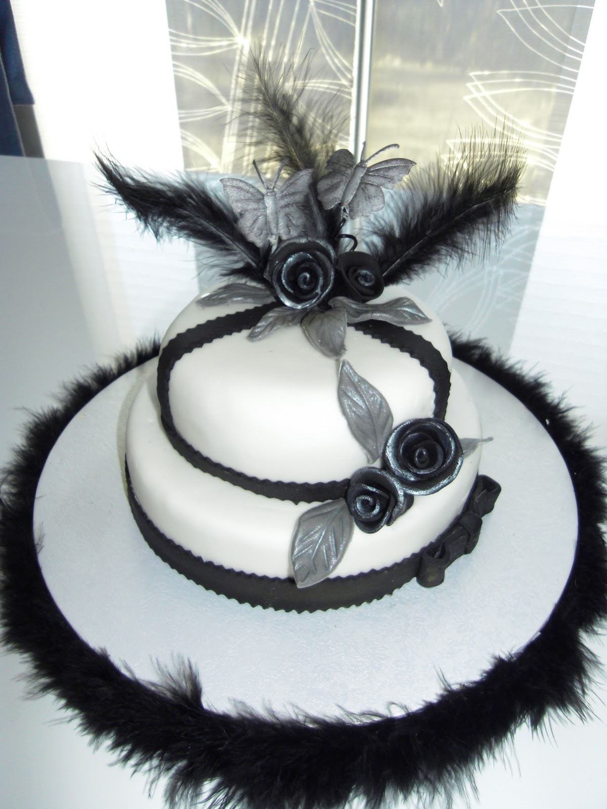 Gateau à étages noir et blanc