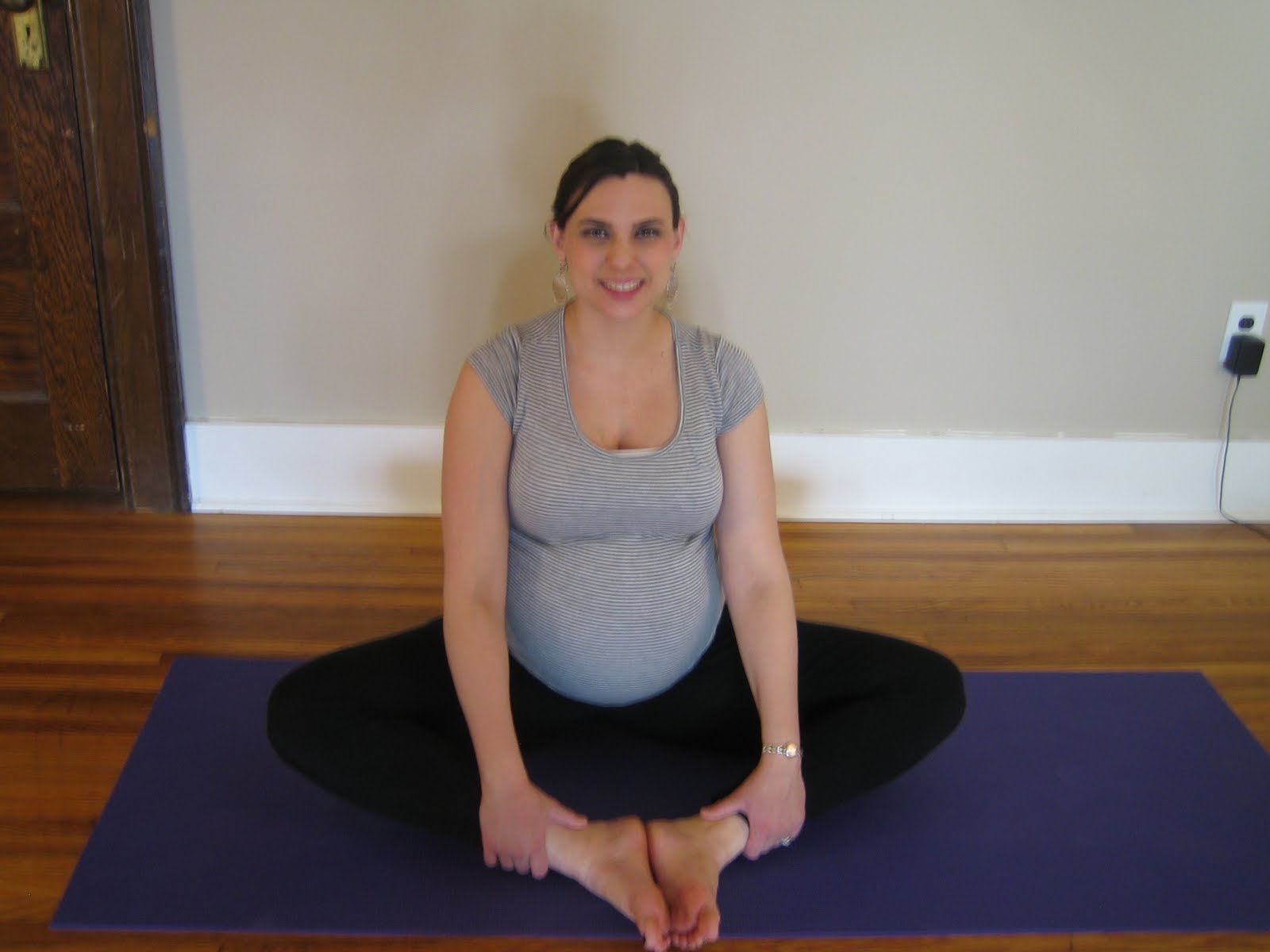 Mindful Mindy's Musings: Uber-Pregnant Yoga