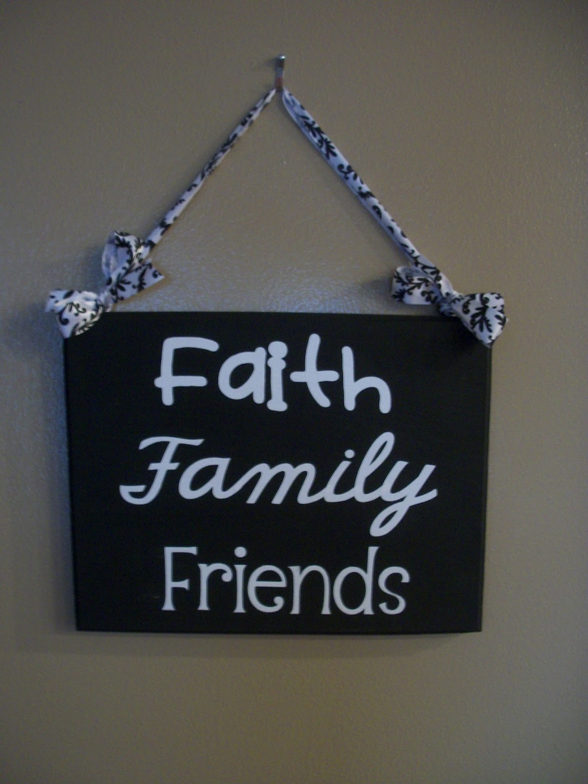 Precious Moments Faith Family Friends Wall Decor